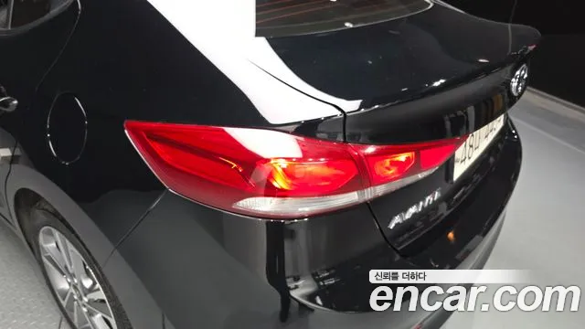 Hyundai AVANTE 2018 — фото 9