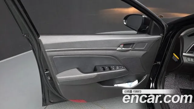 Hyundai AVANTE 2018 — фото 14