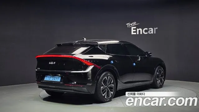 Kia EV6 2023 — фото 2