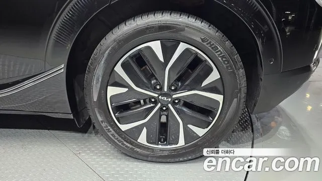 Kia EV6 2023 — фото 7
