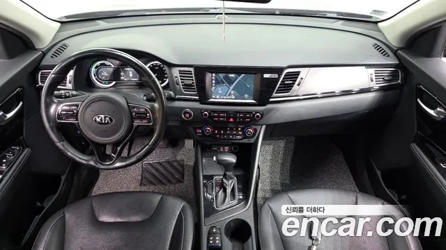 Kia Niro 2018 — фото 10