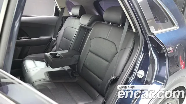 Kia Niro 2018 — фото 18