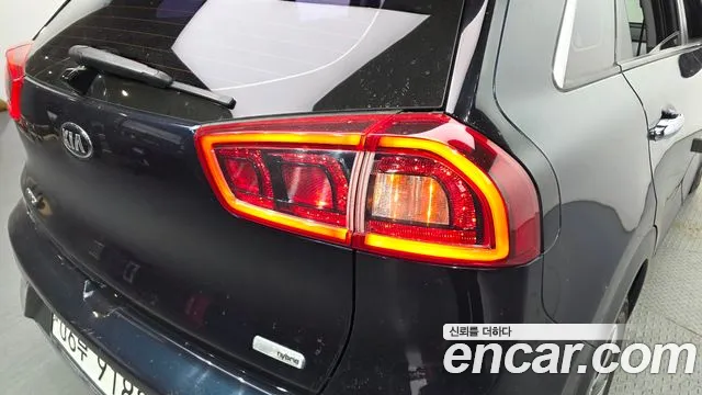 Kia Niro 2018 — фото 9