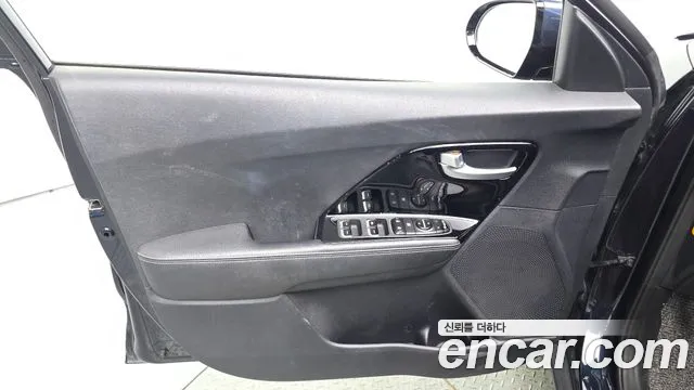 Kia Niro 2018 — фото 14