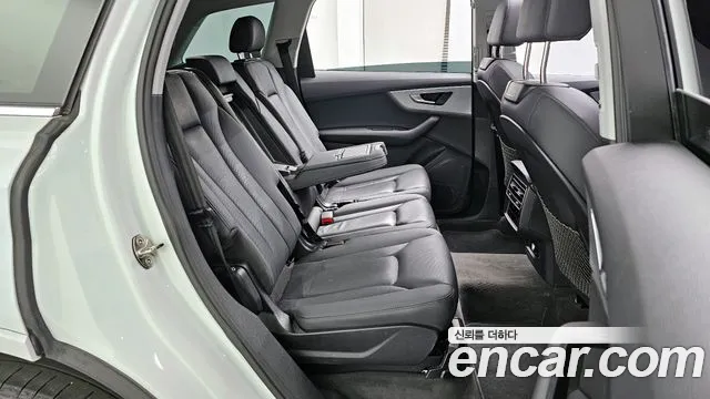 Audi Q7 2020 — фото 18