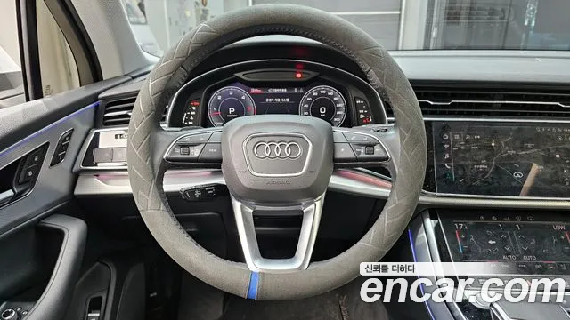 Audi Q7 2020 — фото 19