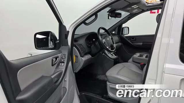Hyundai Starex 2021 — фото 13