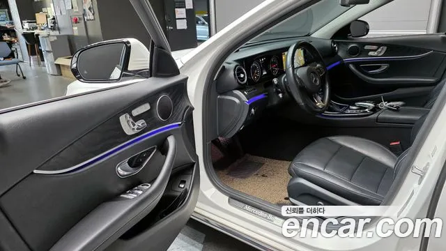 Mercedes-Benz E-Class 2017 — фото 10