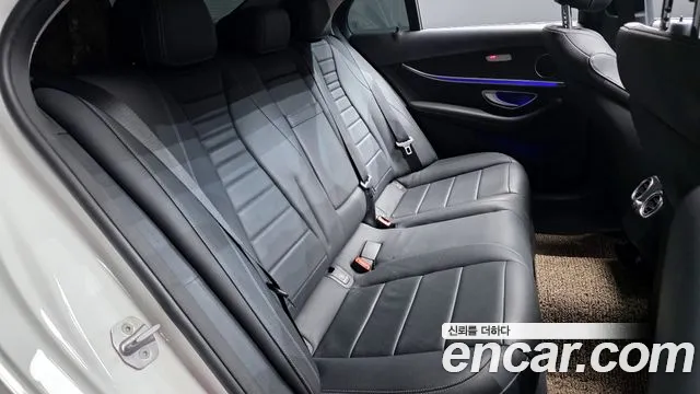 Mercedes-Benz E-Class 2017 — фото 11