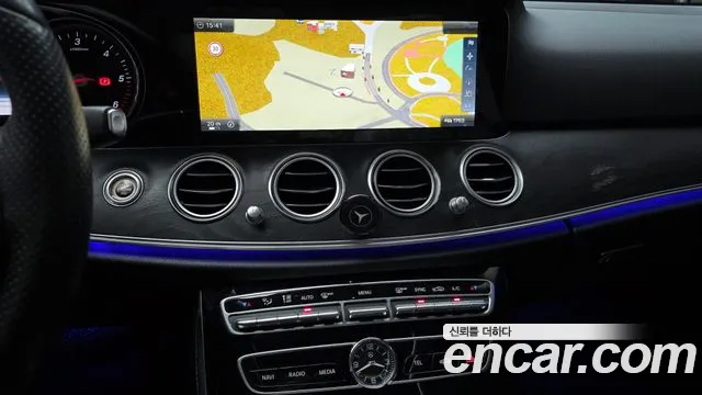 Mercedes-Benz E-Class 2017 — фото 14