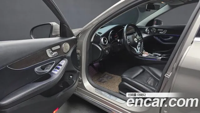 Mercedes-Benz C-Class 2019 — фото 10