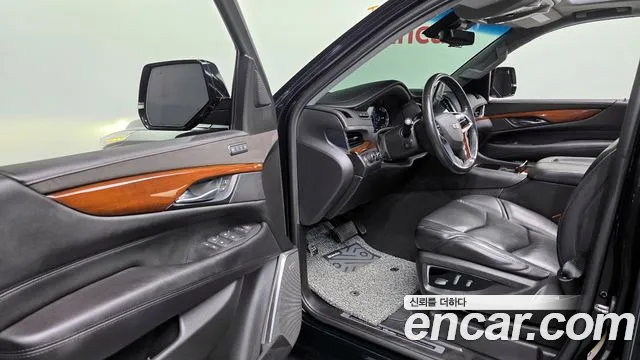 Cadillac Escalade 2018 — фото 10