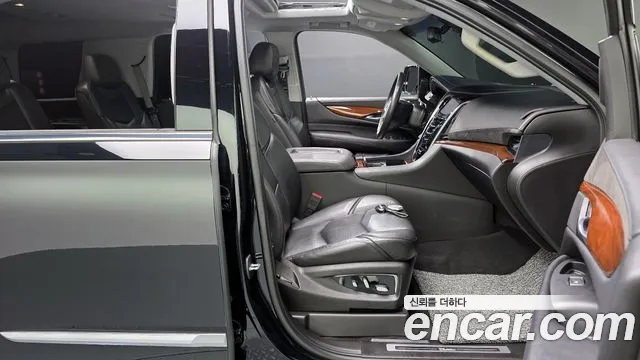 Cadillac Escalade 2018 — фото 11