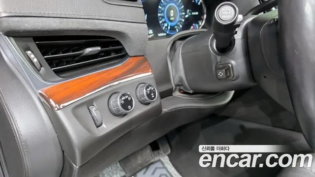 Cadillac Escalade 2018 — фото 16