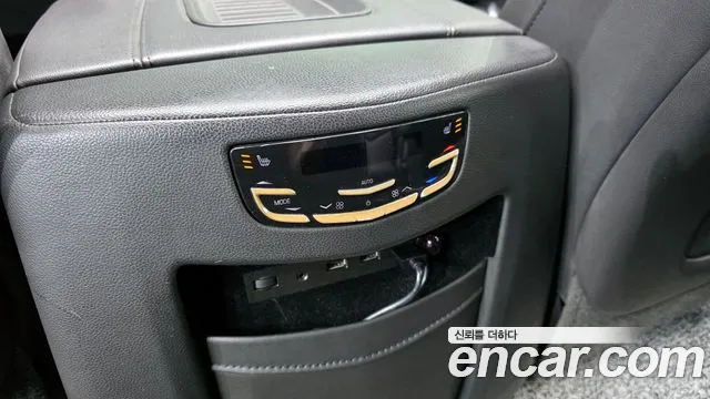 Cadillac Escalade 2018 — фото 17