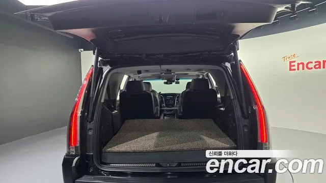 Cadillac Escalade 2018 — фото 20