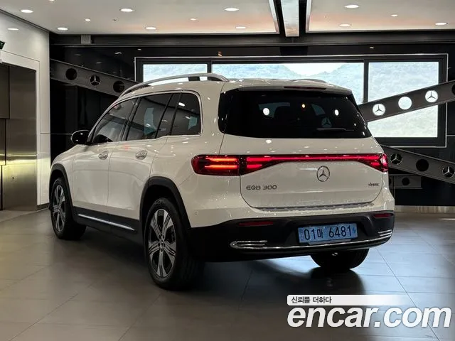 Mercedes-Benz EQB 2025 — фото 5
