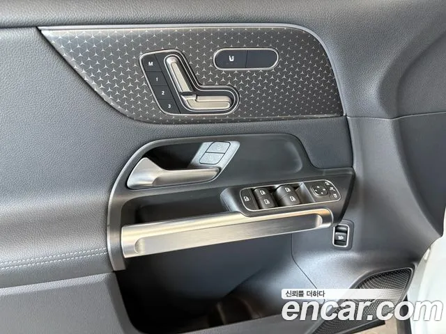 Mercedes-Benz EQB 2025 — фото 12