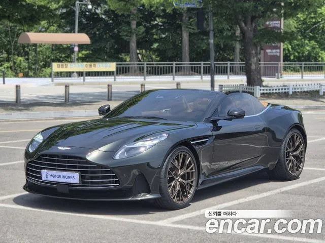 Astonmartin DB12 2025 — фото 1