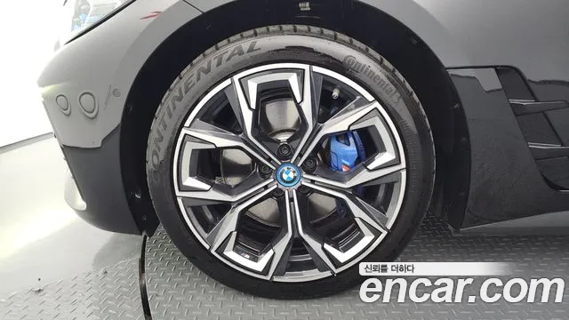 BMW i4 2022 — фото 4