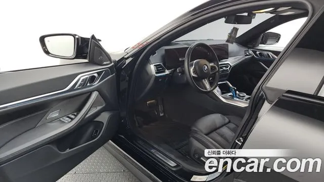 BMW i4 2022 — фото 12
