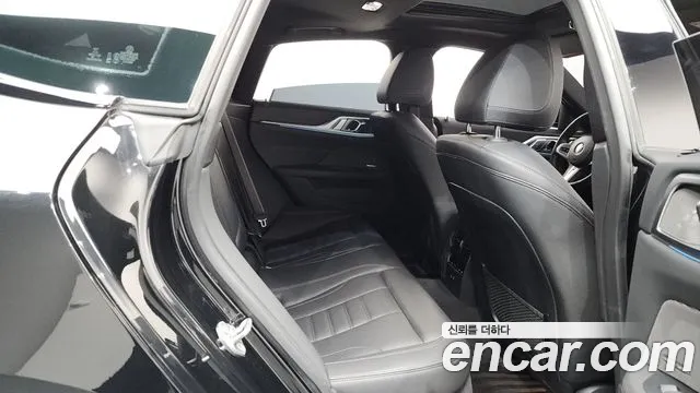 BMW i4 2022 — фото 16