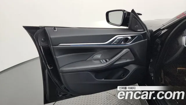 BMW i4 2022 — фото 13