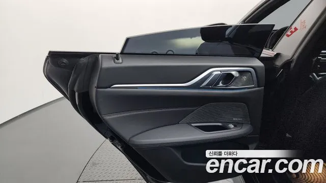 BMW i4 2022 — фото 14