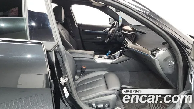 BMW i4 2022 — фото 15