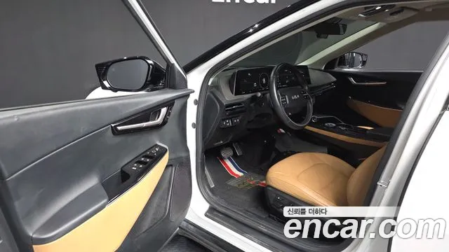 Kia EV6 2022 — фото 10