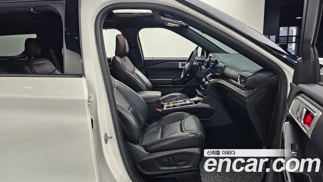 Ford Explorer 2021 — фото 17