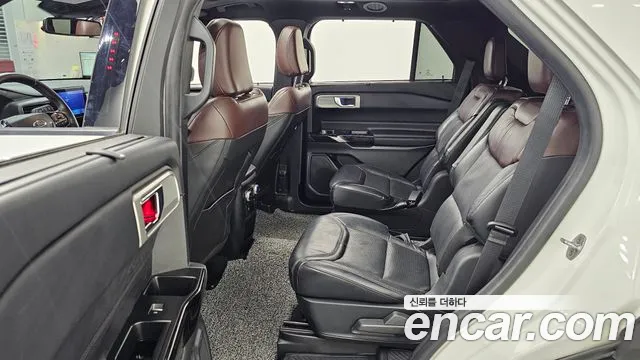 Ford Explorer 2021 — фото 18