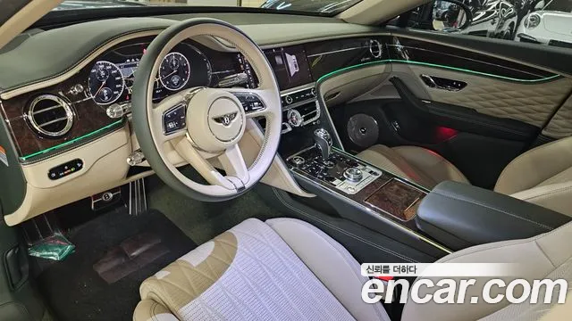 Bentley Flying Spur 2023 — фото 10