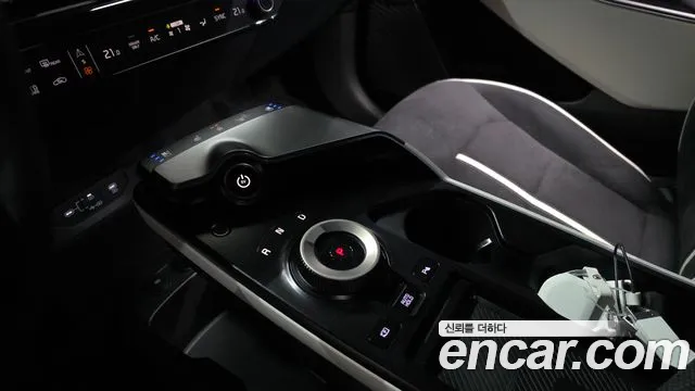Kia EV6 2025 — фото 12
