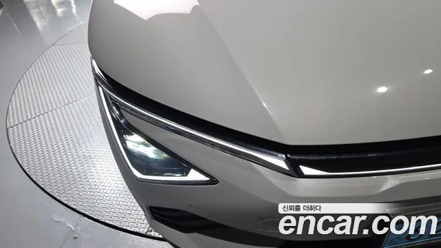Kia EV6 2025 — фото 8