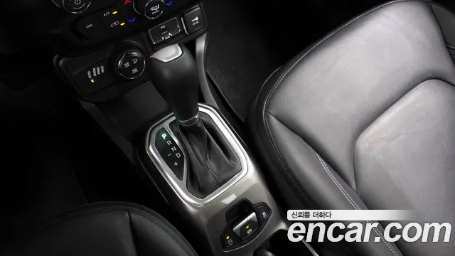 Jeep Renegade 2018 — фото 12