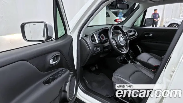 Jeep Renegade 2018 — фото 13
