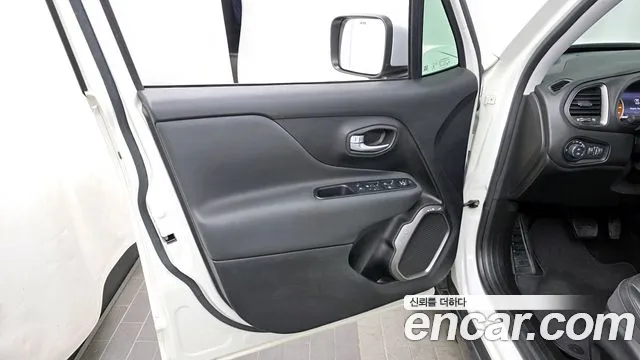 Jeep Renegade 2018 — фото 14