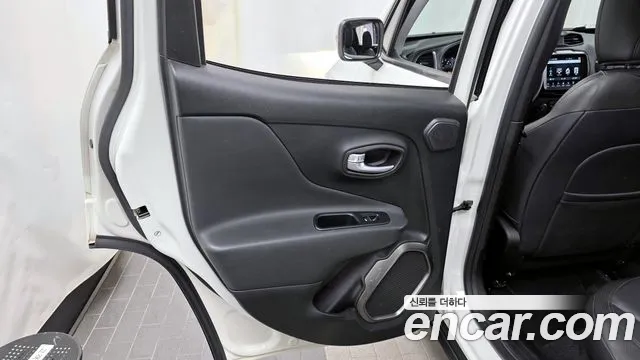 Jeep Renegade 2018 — фото 15