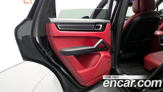 Porsche Cayenne 2019 — фото 15