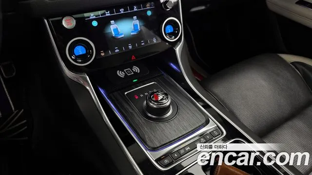 Jaguar XF 2017 — фото 9