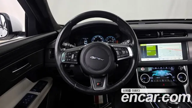 Jaguar XF 2017 — фото 13