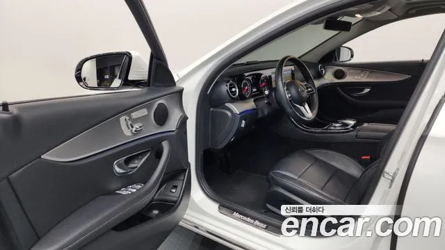 Mercedes-Benz E-Class 2019 — фото 10