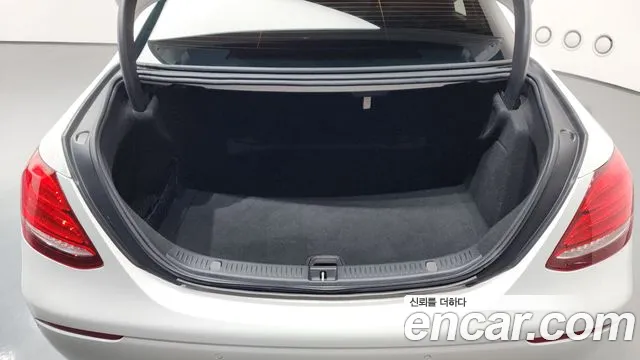 Mercedes-Benz E-Class 2019 — фото 19
