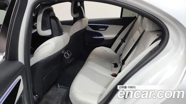 Mercedes-Benz C-Class 2023 — фото 17