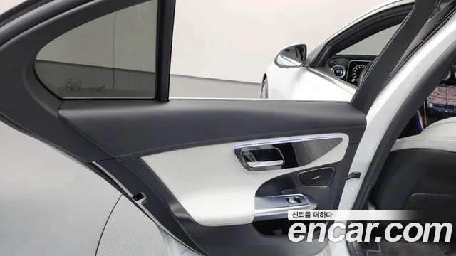 Mercedes-Benz C-Class 2023 — фото 15