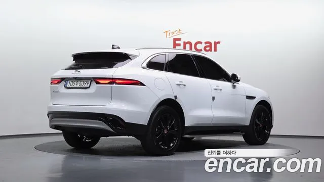 Jaguar F-PACE 2022 — фото 1