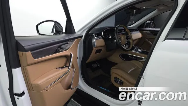 Jaguar F-PACE 2022 — фото 12