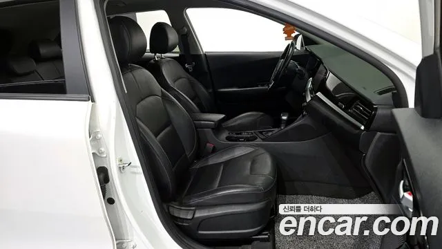 Kia Niro 2021 — фото 11