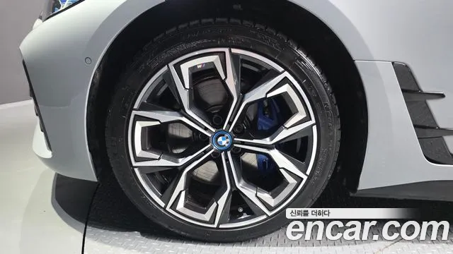 BMW i4 2024 — фото 4